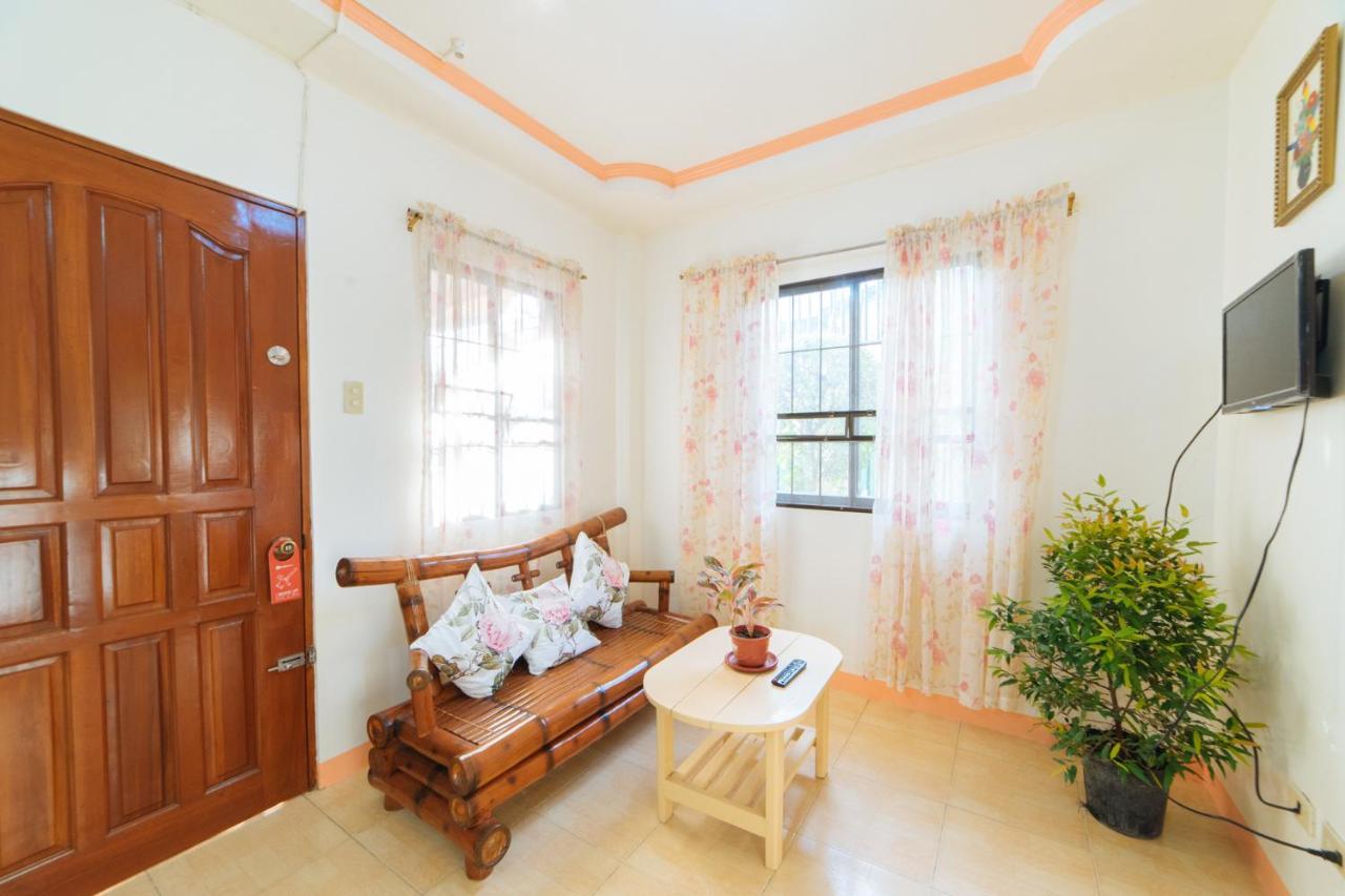 Отель Reddoorz @ Q Abeto Street Mandurriao Илоило Экстерьер фото